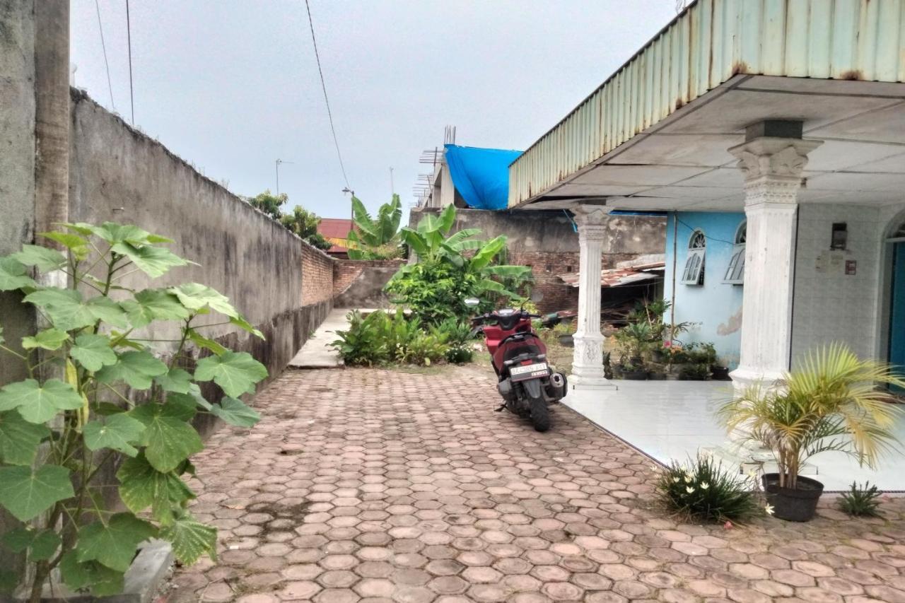 Spot On 93104 Barak Tambunan Nearbelawan Port 2*